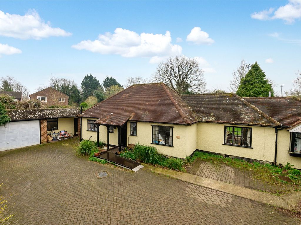4 bed bungalow for sale in Kingfield Road, Woking GU22 Zoopla