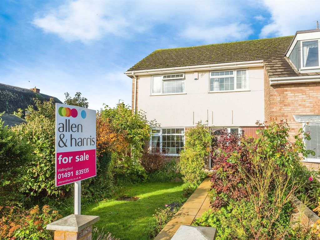 3 bed end terrace house for sale in Brinkinfield Road, Chalgrove