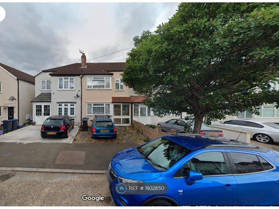 Room to rent in Warminster Way, Mitcham CR4, £433 pcm Zoopla