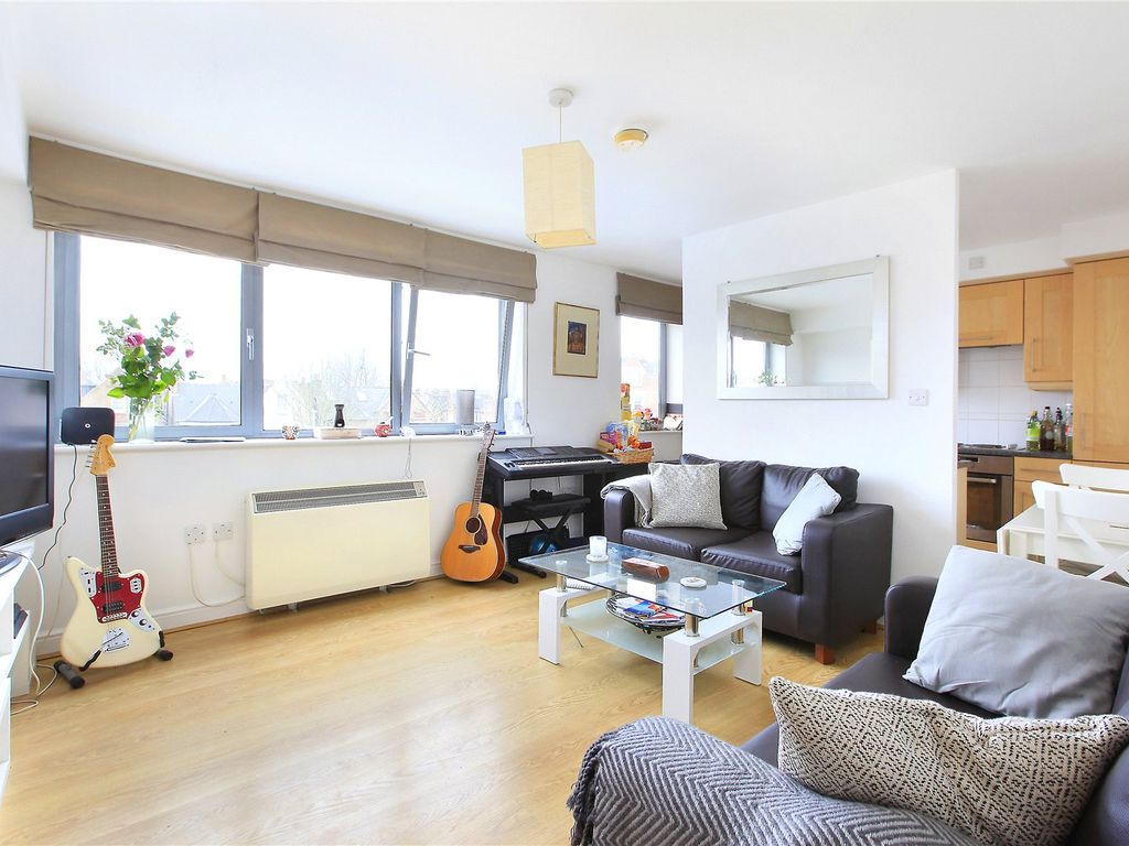 2 bed flat to rent in Wallace Court, Balham High Road, London SW17 Zoopla