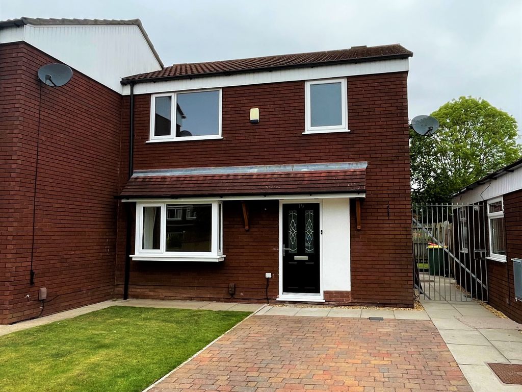 3 bed semidetached house to rent in Meadowfield, Fulwood, Preston PR2