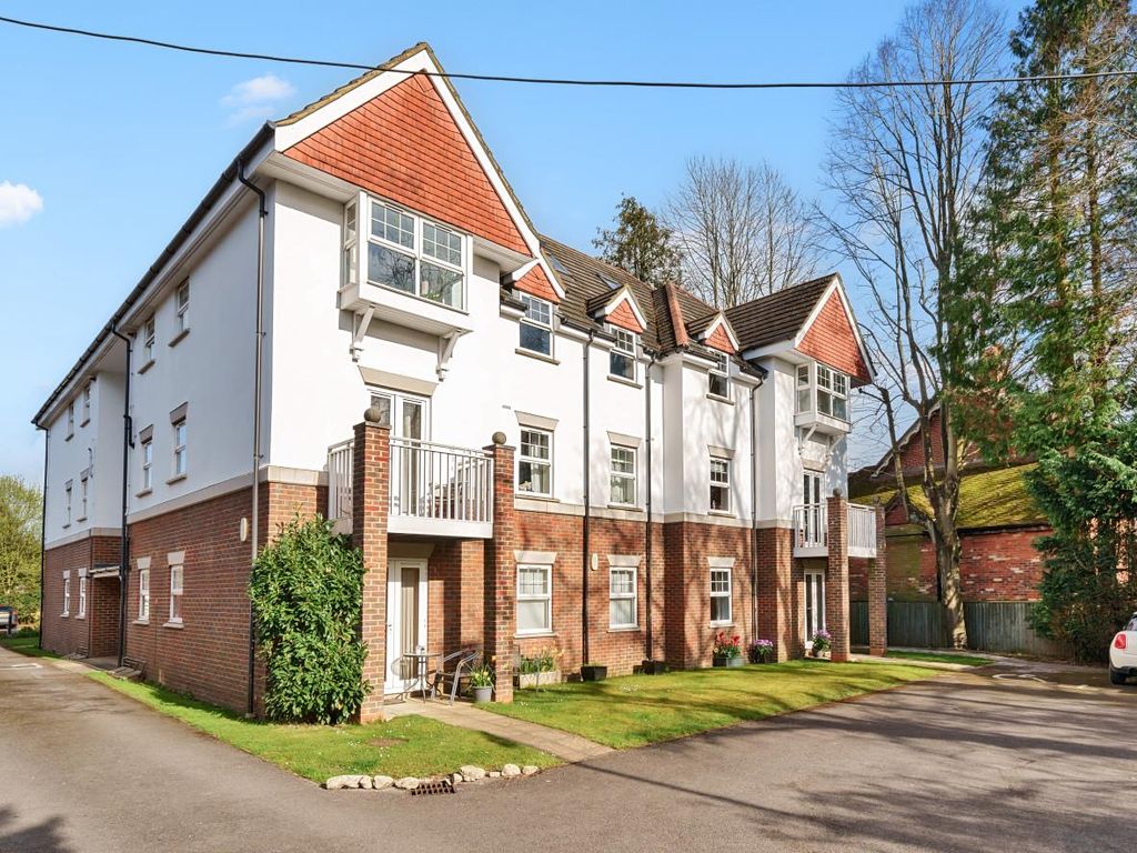 2 bed flat for sale in Hursley Road, Chandler's Ford, Eastleigh SO53