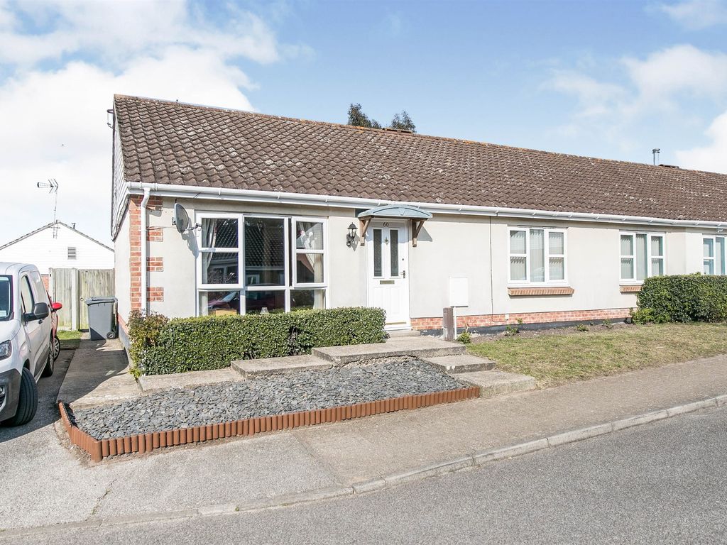3 bed semidetached bungalow for sale in Greenways, Sutton Heath