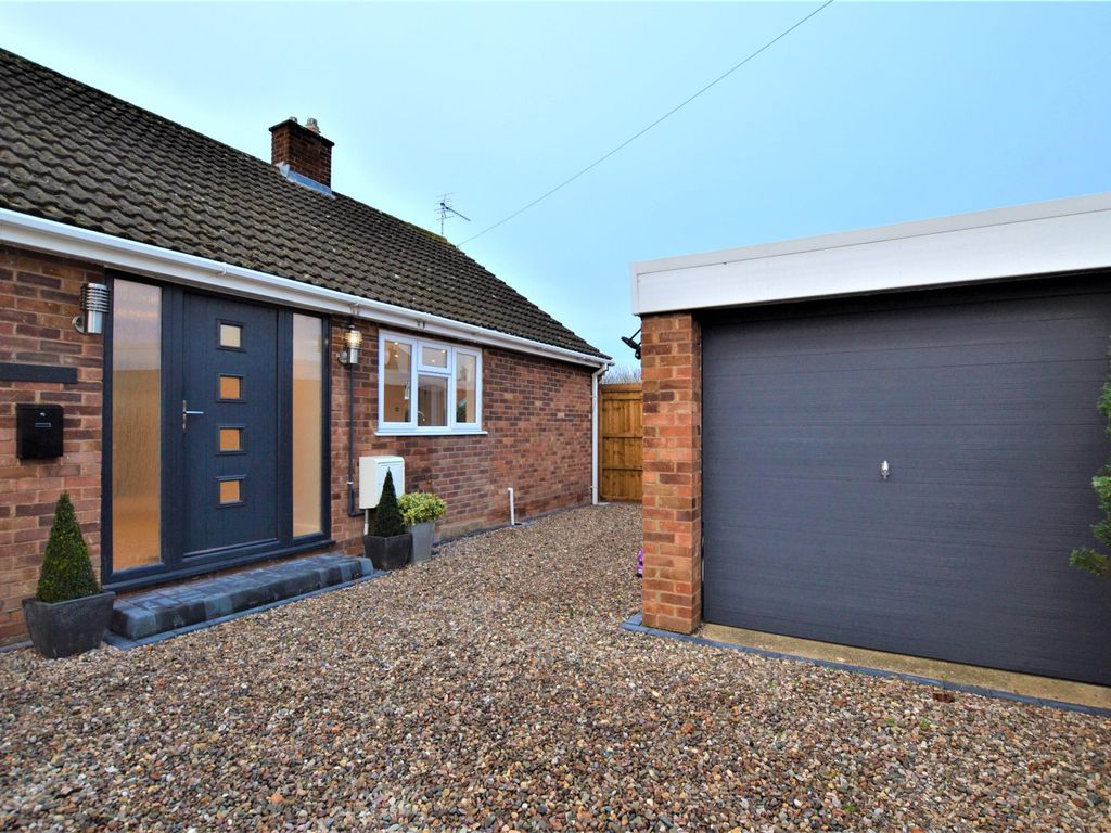 3 bed detached bungalow for sale in North Road East, The Reddings