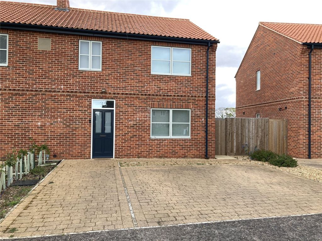 3 bed semidetached house to rent in Stretham Road, Wilburton, Ely