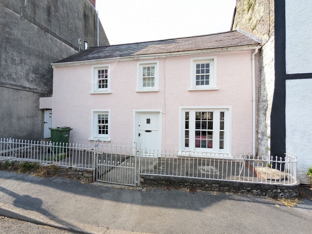 2 bed terraced house for sale in Llansteffan, Carmarthen