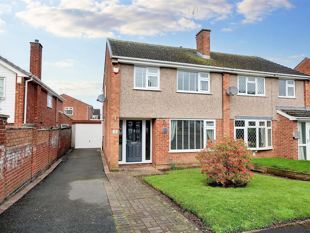 3 bed semidetached house for sale in Lincoln Close, Stapleford