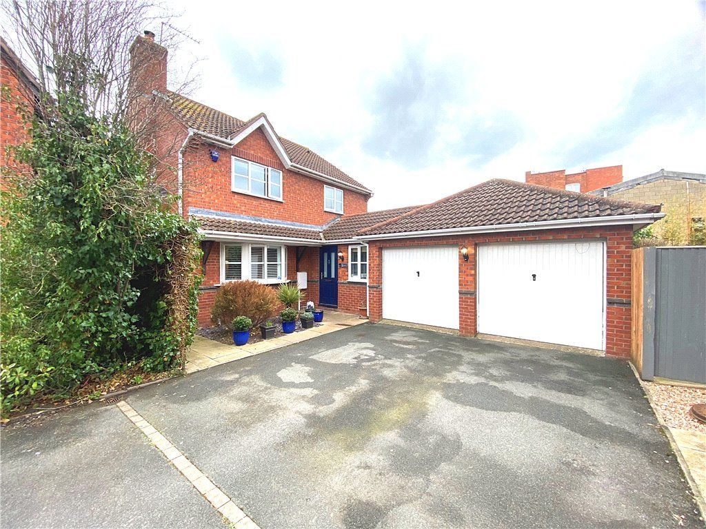 4 bed detached house for sale in Beach Close, Evesham, Worcestershire