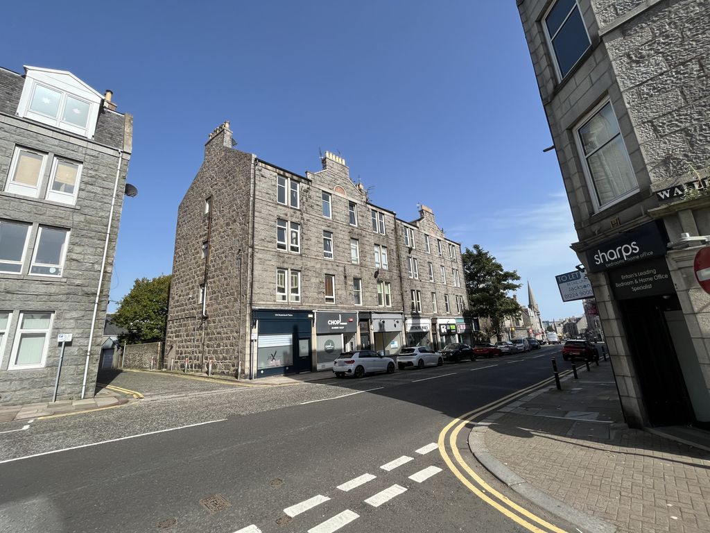 2 bed flat to rent in Rosemount Place, Rosemount, Aberdeen AB25, £700
