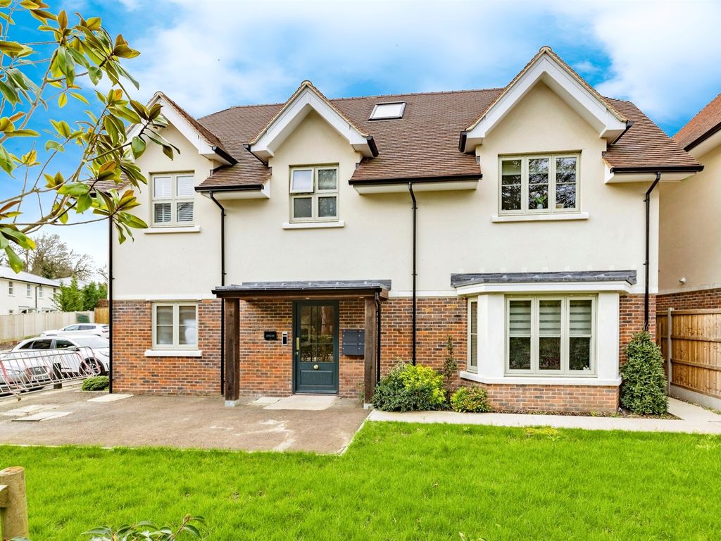 1 bed flat for sale in Elizabeth Grove, Bushey Heath, Bushey WD23, £