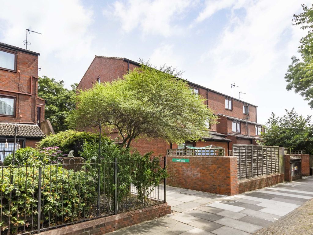 3 bed flat to rent in Crown Close, London NW6, £2,999 pcm Zoopla
