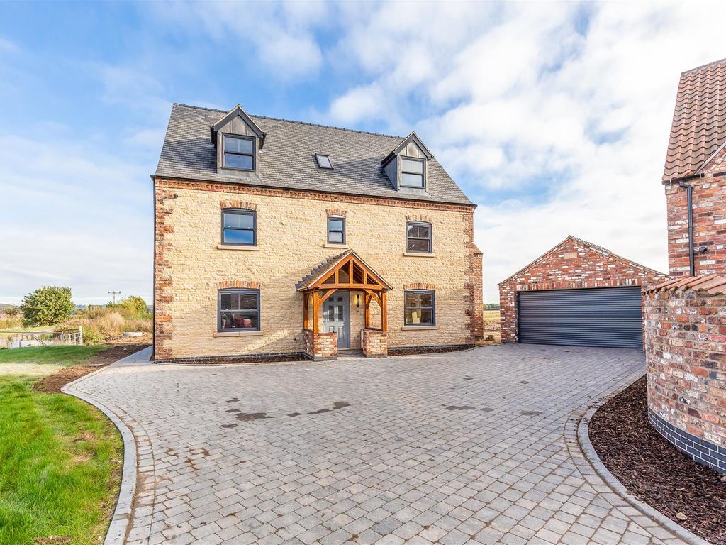 New home, 4 bed detached house for sale in Oakfield Road