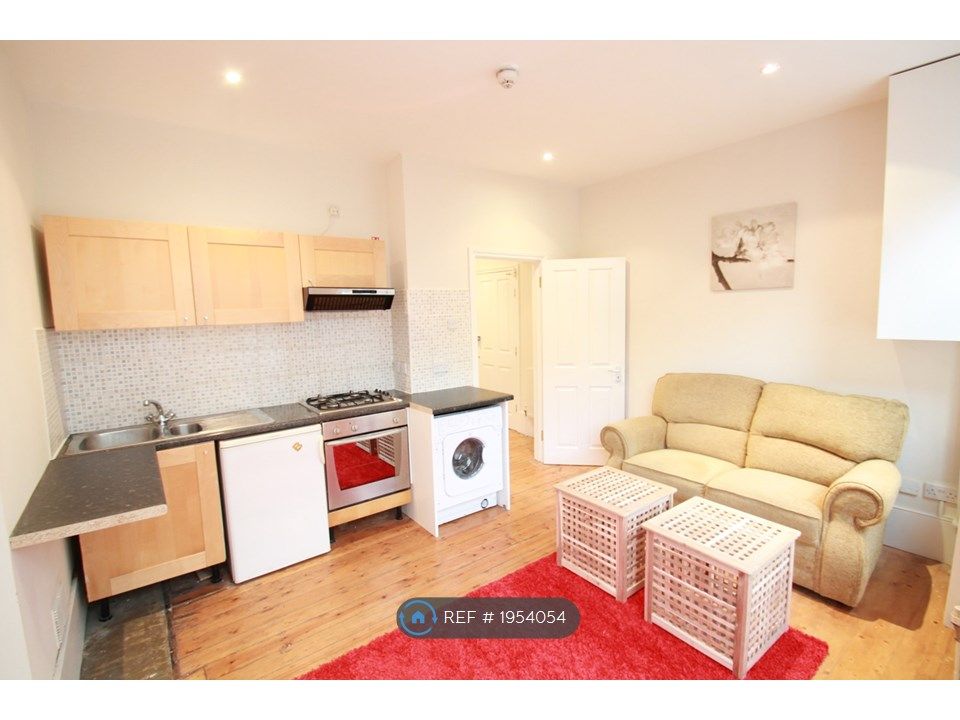 1 bed flat to rent in Hale Lane, Mill Hill NW7, £1,325 pcm Zoopla