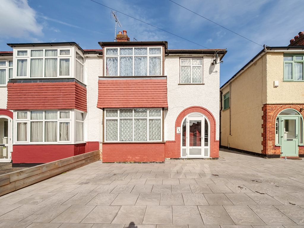 3 bed semidetached house for sale in Hamilton Avenue, Cheam, Sutton