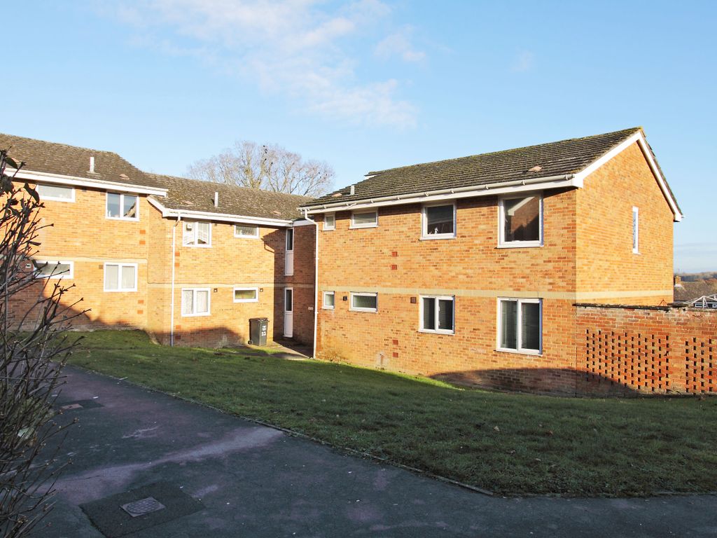 2 bed flat for sale in Abbatts Close, Ludgershall SP11 Zoopla