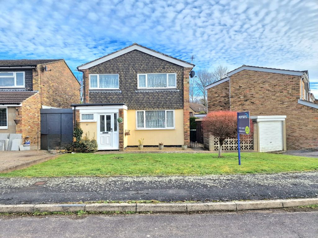 3 bed detached house for sale in Faraday Road, Farnborough, Hampshire