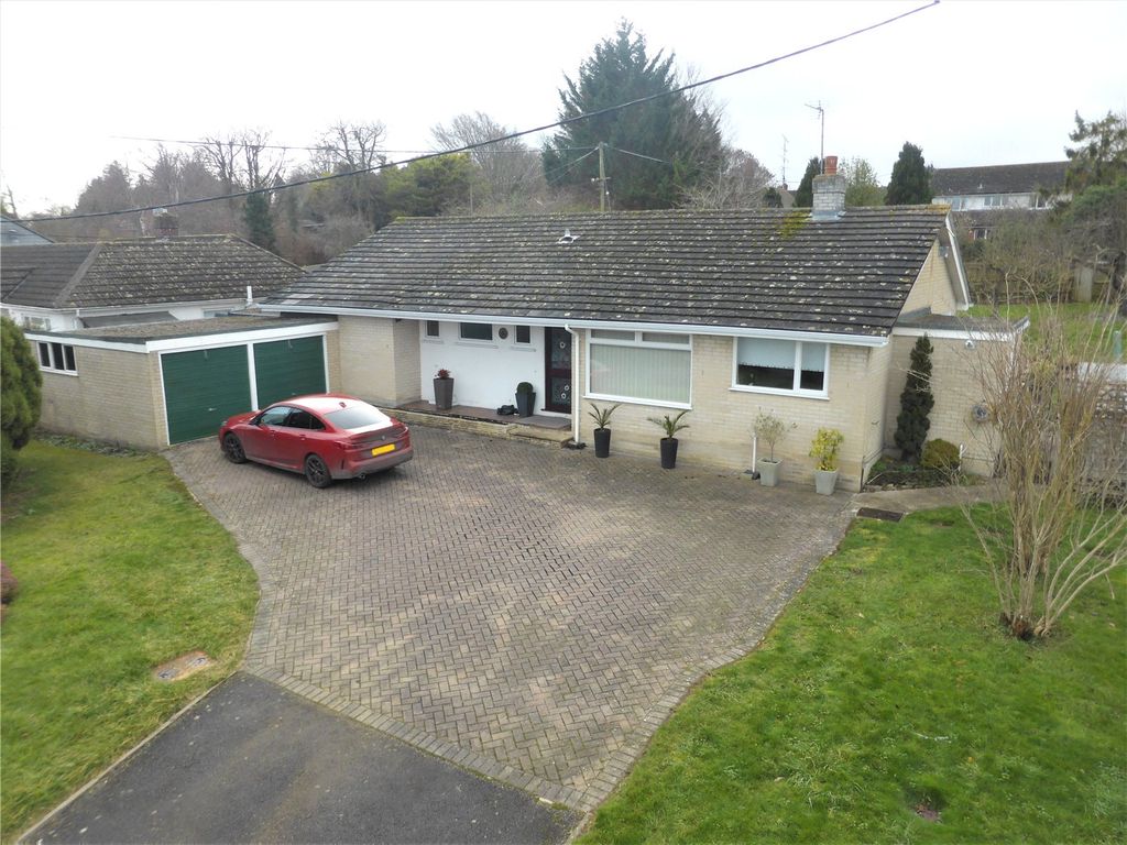 4 bed detached bungalow for sale in Reading Road, Harwell, Didcot