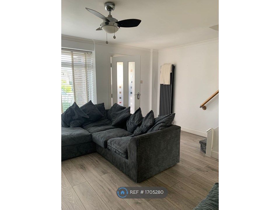 3 bed terraced house to rent in Richmond Road, Westoning, Bedford MK45