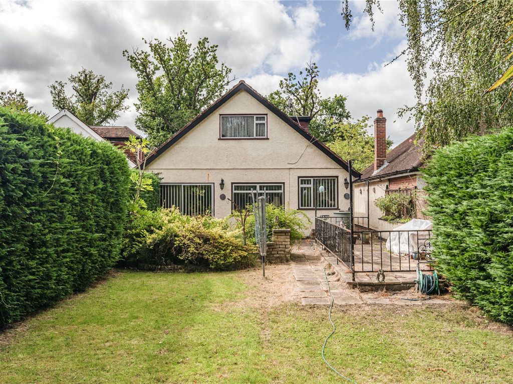3 bed detached house for sale in Chertsey, Surrey KT16, £600,000 Zoopla