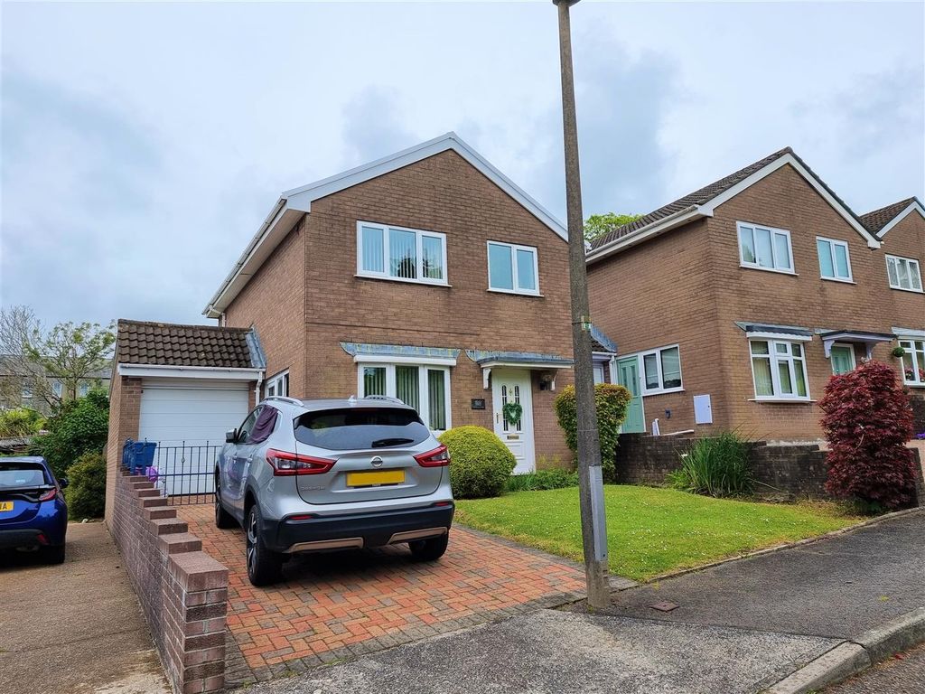 3 bed detached house for sale in gellionen close, clydach, swansea sa6