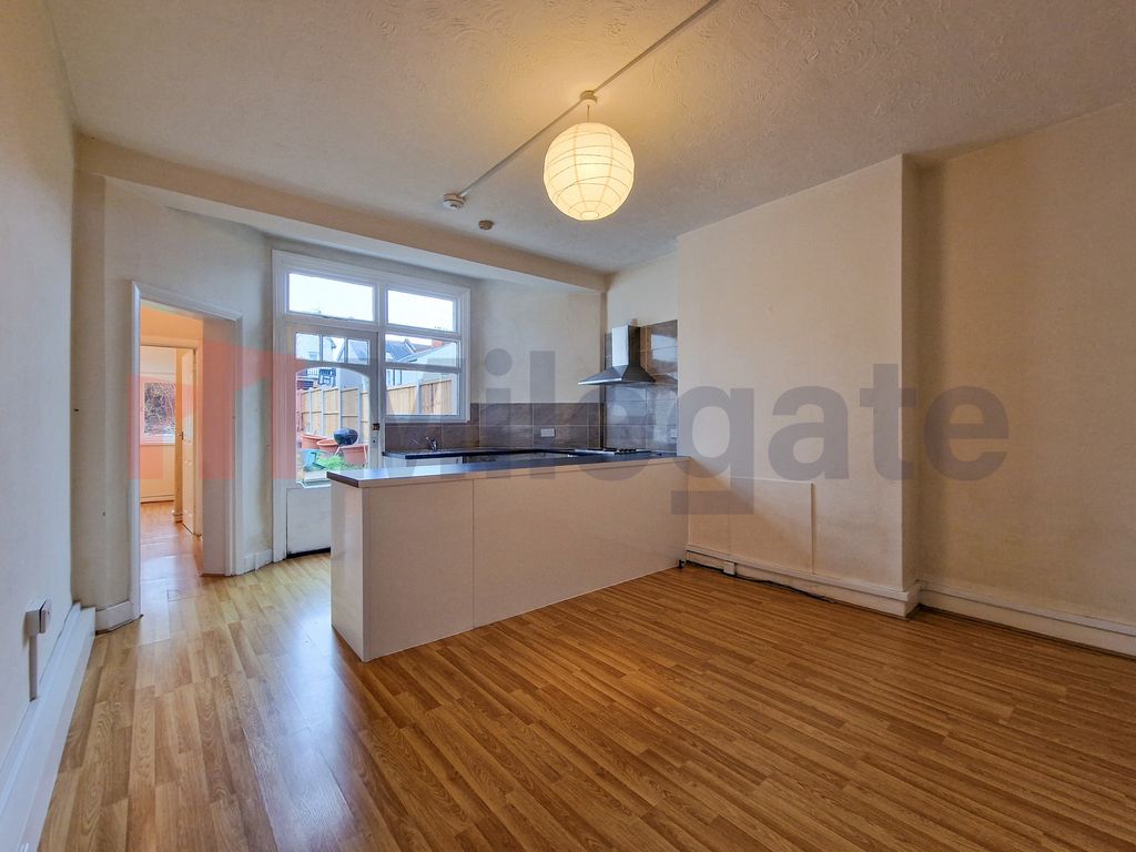 1 bed flat to rent in Ailsa Road, WestcliffOnSea SS0, £950 pcm Zoopla