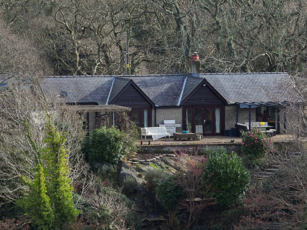 3 bed bungalow for sale in Arthog LL39, £535,000 Zoopla