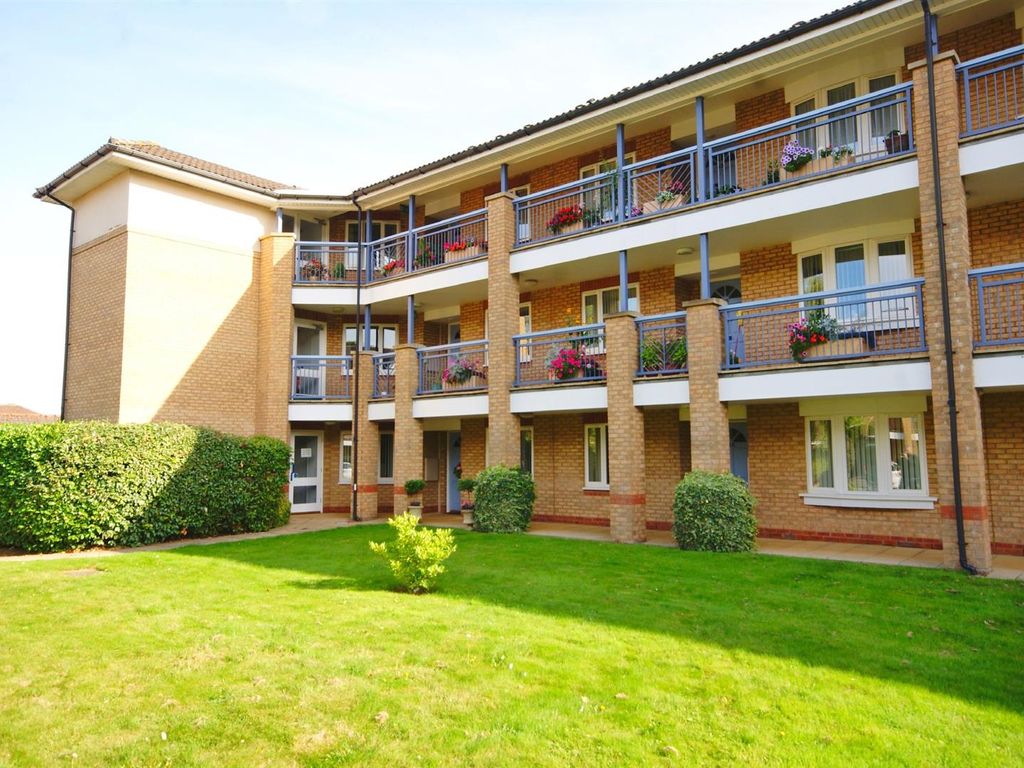 2 bed flat for sale in Minster Court, Bracebridge Heath, Lincoln LN4, £