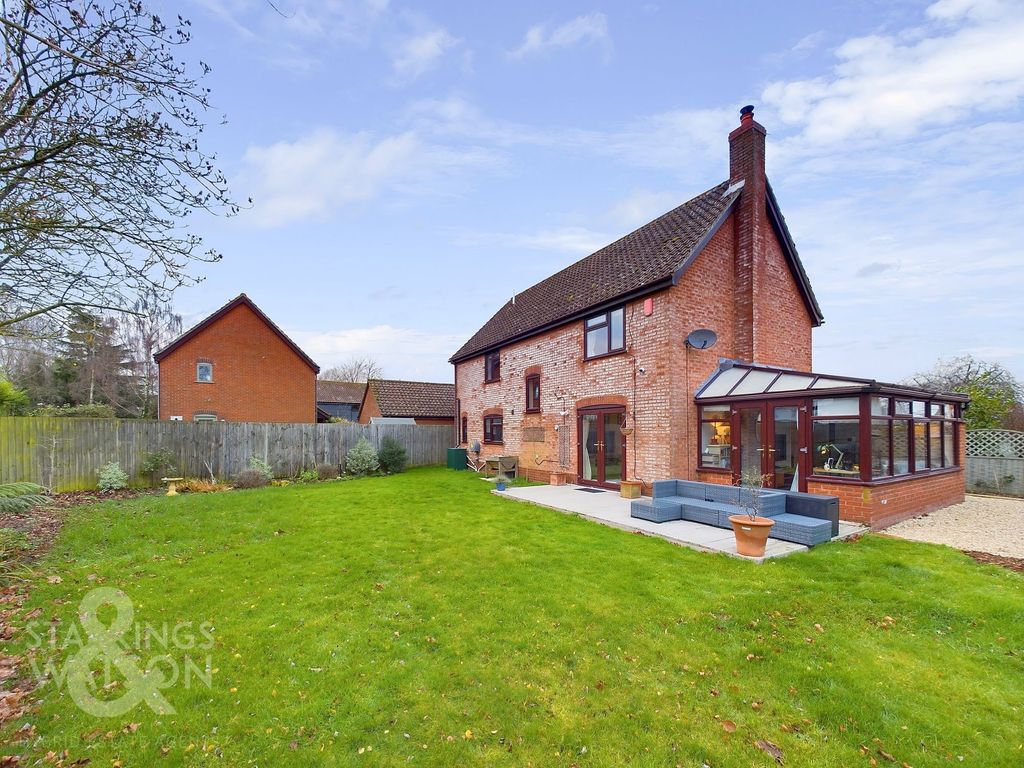 4 bed detached house for sale in Church Meadow, Gislingham, Eye IP23, £