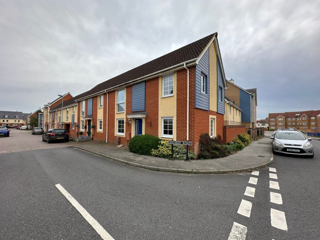 3 bed semidetached house for sale in Solario Road, Costessey, Norwich
