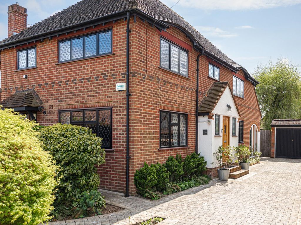 4 bed detached house for sale in Pine Hill, Epsom KT18 Zoopla