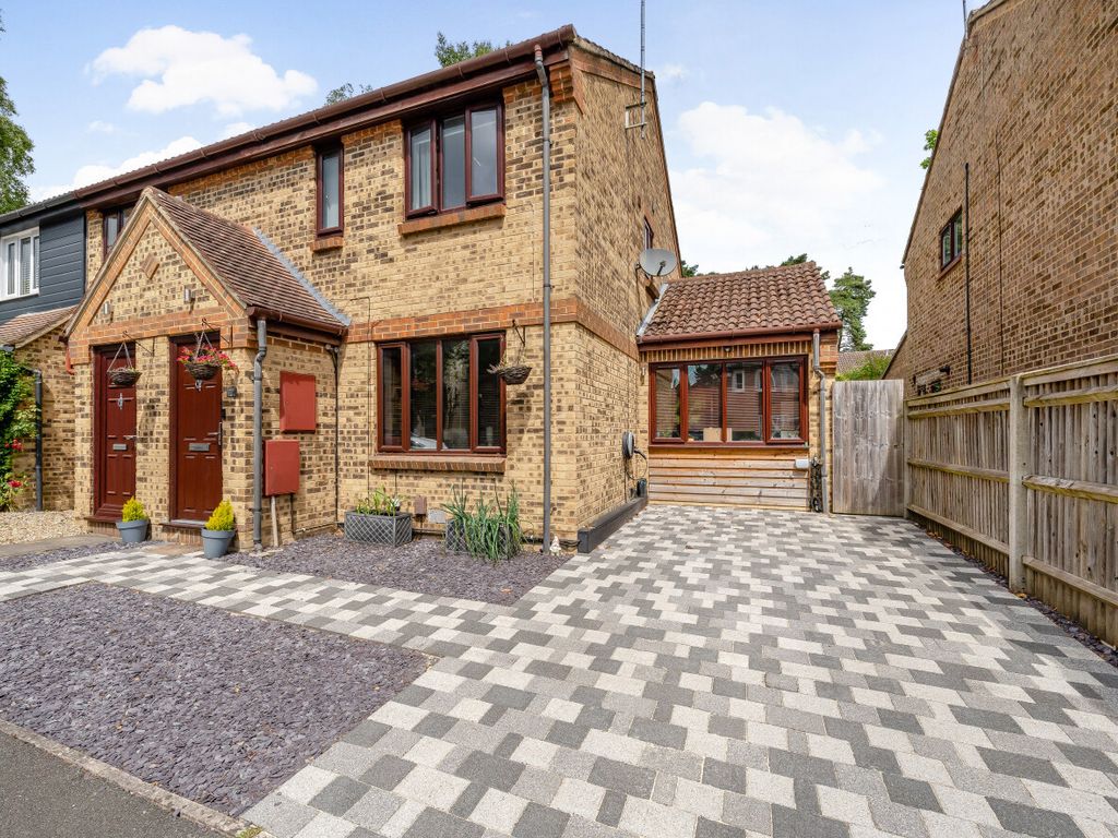 3 bed end terrace house for sale in Mendip Road, Bracknell, Berkshire