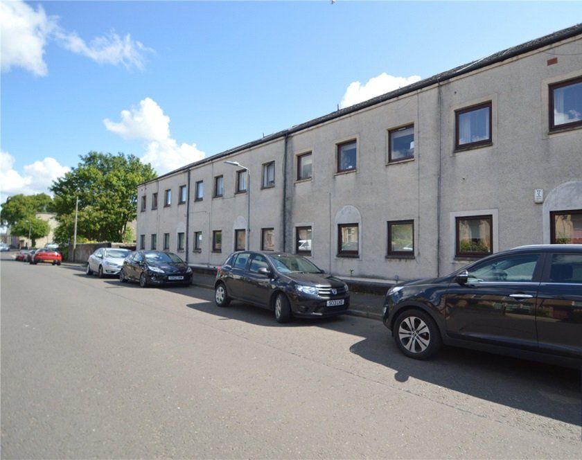 3 bed flat to rent in South William Street, Johnstone PA5, £690 pcm