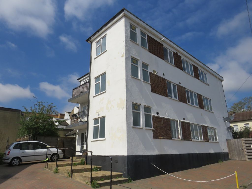 2 bed flat for sale in Fitzilian Avenue, Harold Wood, Romford RM3 Zoopla