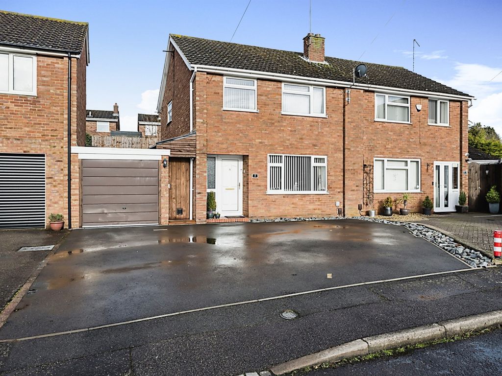 3 bed semidetached house for sale in Silverstone Close, Kingsthorpe