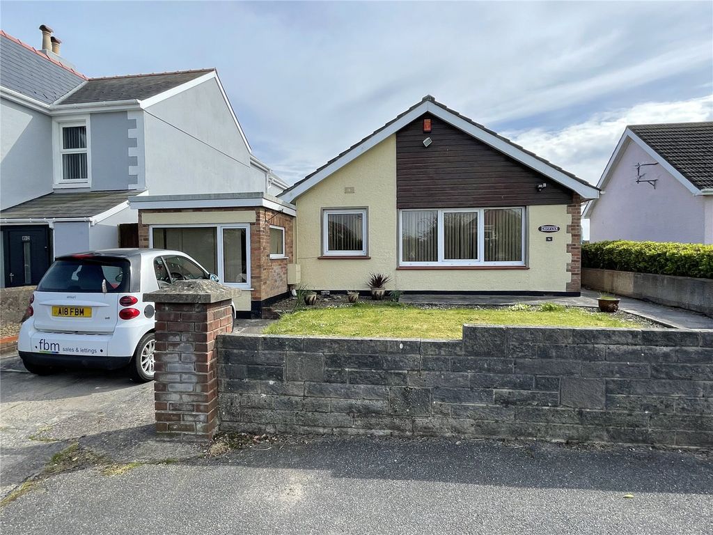 4 bed property to rent in Coppins, Pembroke Road, Pembroke Dock