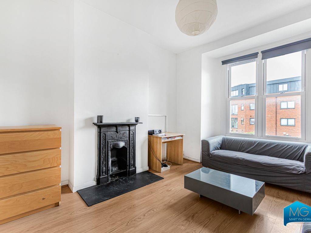 2 bed flat to rent in Maidstone Road, Bounds Green N11, £1,750 pcm Zoopla