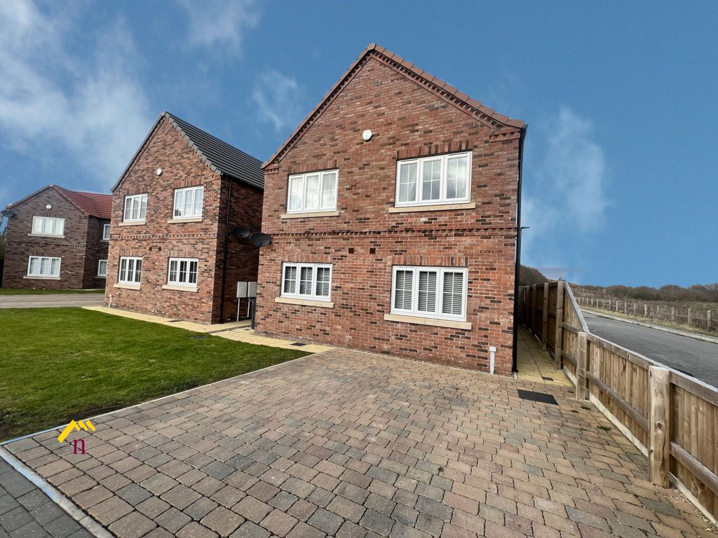 4 bed detached house for sale in Northfield Drive, Thorne, Doncaster