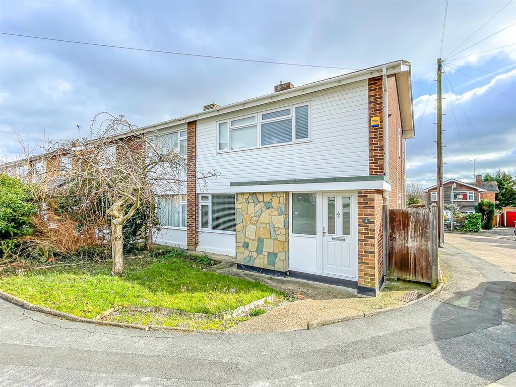 3 bed property for sale in Silverdale, Rayleigh SS6 Zoopla