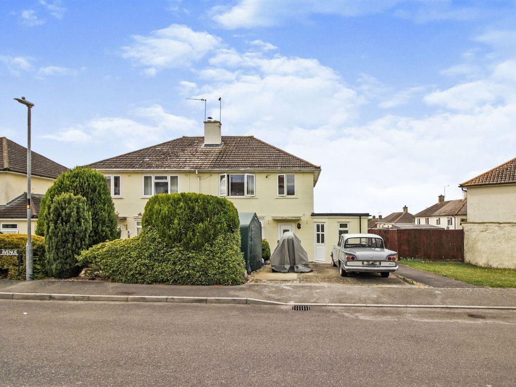 3 bed semidetached house for sale in Ringwood Avenue, Amesbury