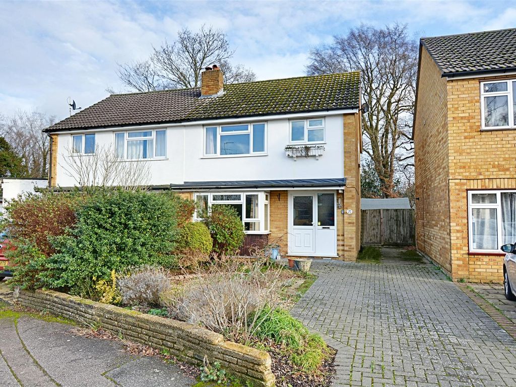3 bed semidetached house for sale in Desborough Close, Hertford SG14