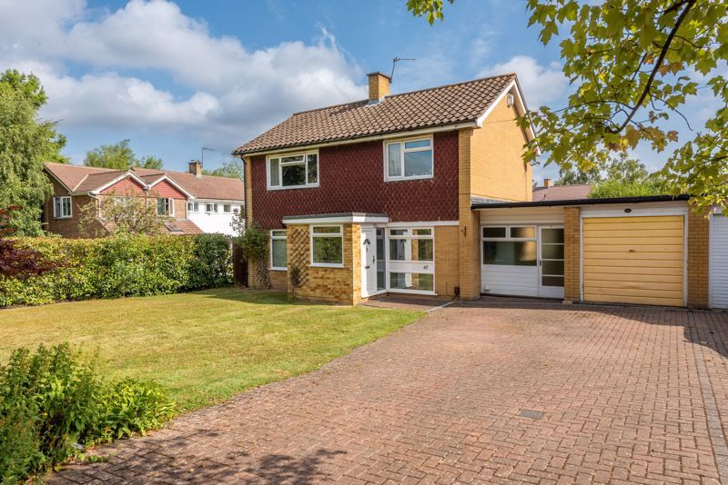 4 bed detached house for sale in Eastwick Drive, Bookham, Leatherhead