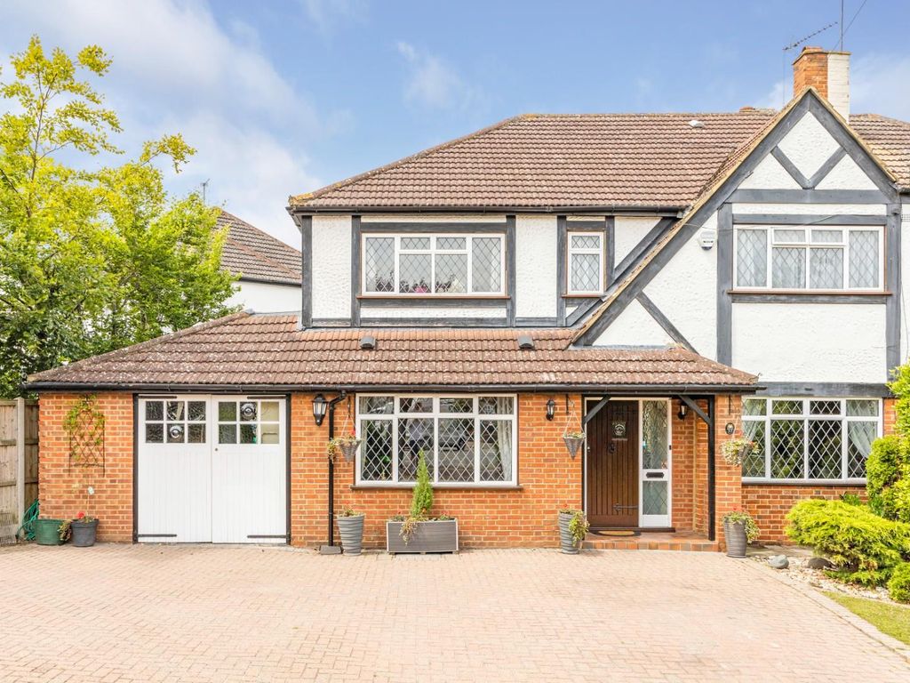 4 bed semidetached house for sale in Grafton Road, Worcester Park KT4