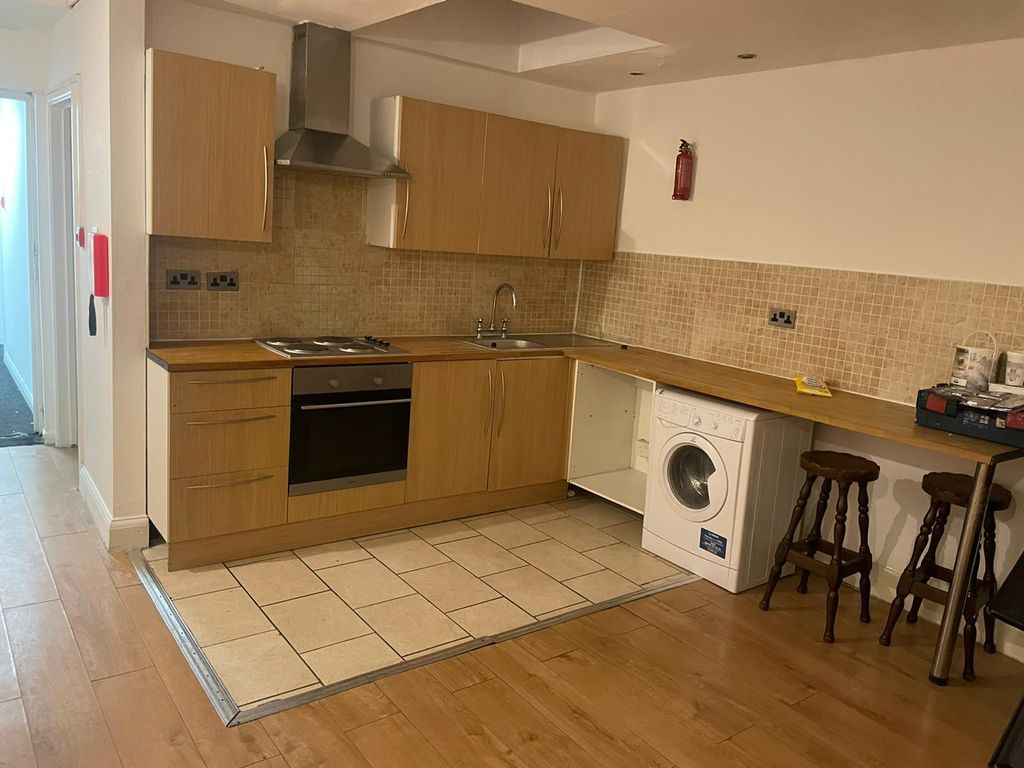 2 bed flat to rent in Cowley Road, Oxford OX4 Zoopla
