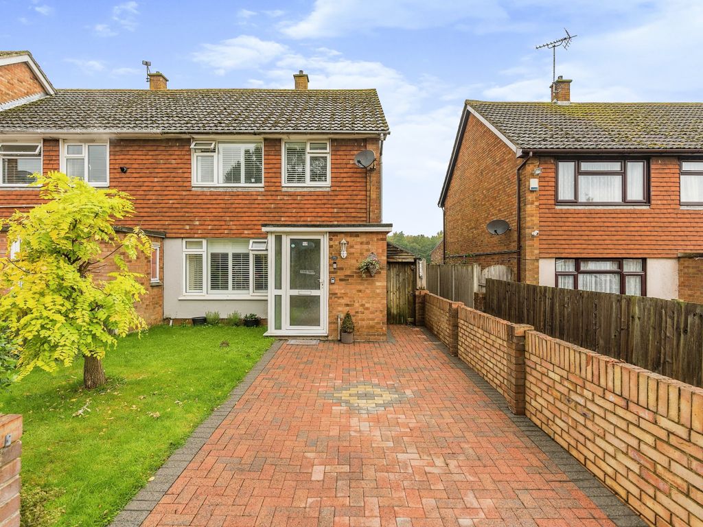 3 bed end terrace house for sale in Orchard Drive, Newington