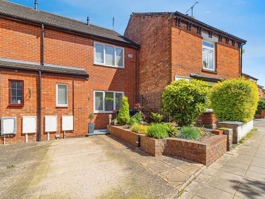 3 bed semidetached house for sale in Queen Anne Street, New Bradwell