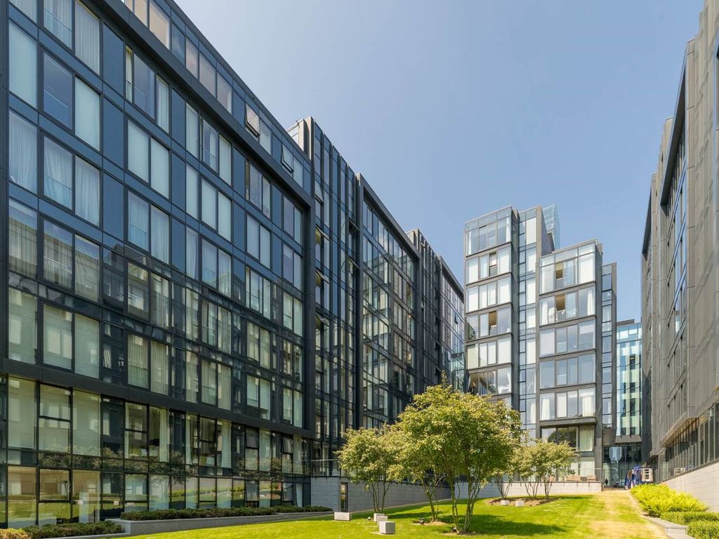 1 bed flat for sale in Simpson Loan, Quartermile, Edinburgh EH3, £