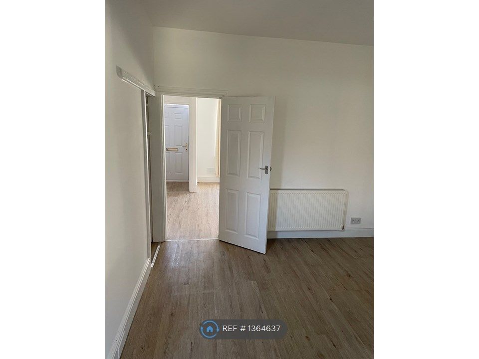 2 bed terraced house to rent in Markham Street, AshtonOnRibble