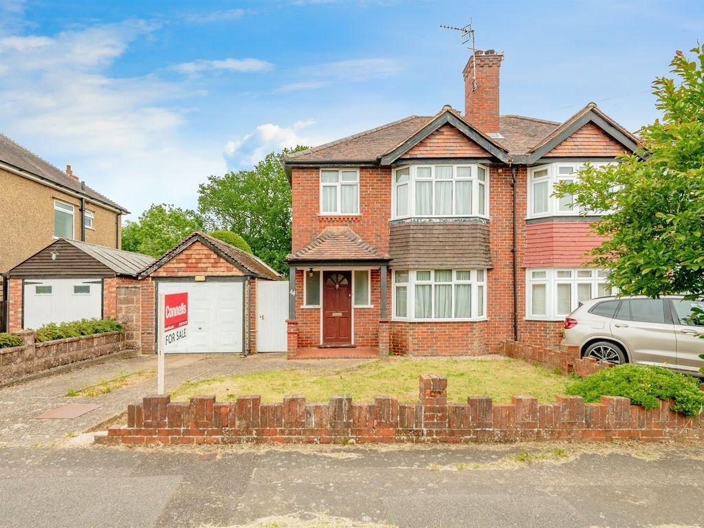 3 bed semidetached house for sale in Copsleigh Way, Salfords, Redhill