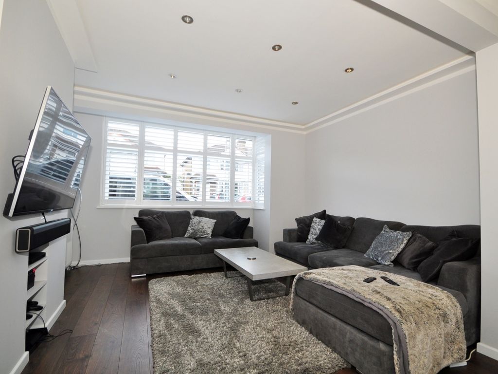 4 bed semidetached house to rent in Royston Avenue, Wallington SM6, £