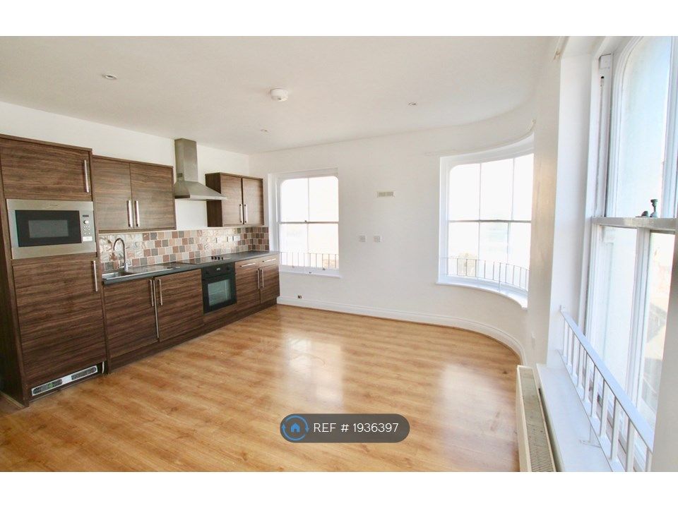 2 bed flat to rent in Warriors Gate Apartments, St. LeonardsOnSea